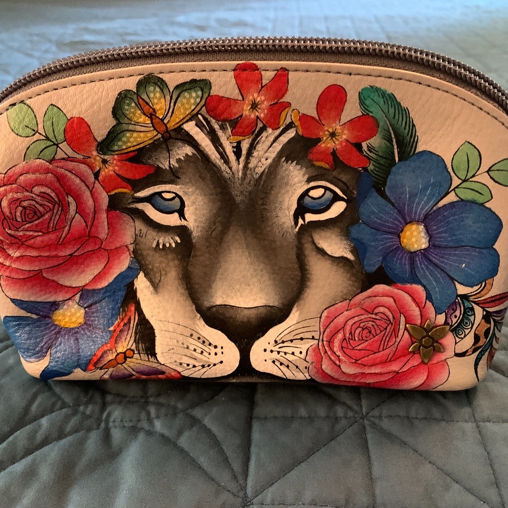 ANUSCHKA LION MAGIC ZIPPERED COSMETIC POUCH.  NWT.
